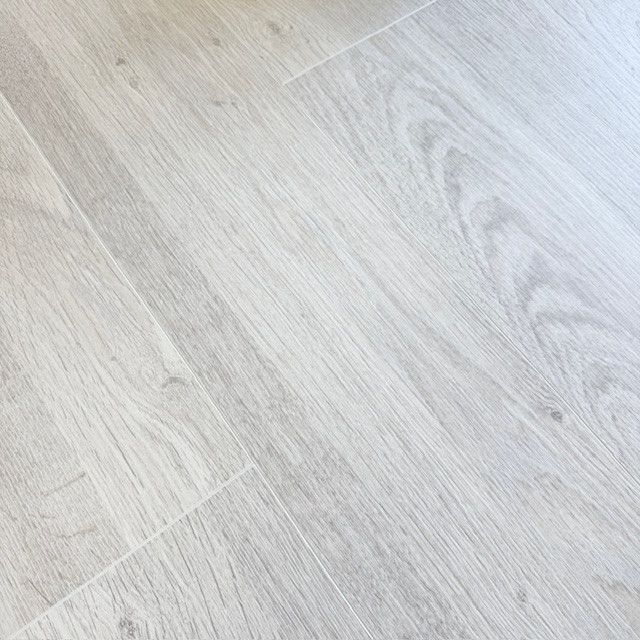 Ламинат EGGER Comfort Classic 33кл 8мм 4-v EC2040 Дуб Кортон белый